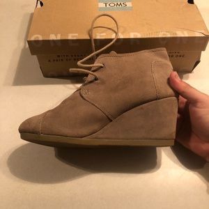 Toms Desert Wedge Brown/Tan Suede size 6